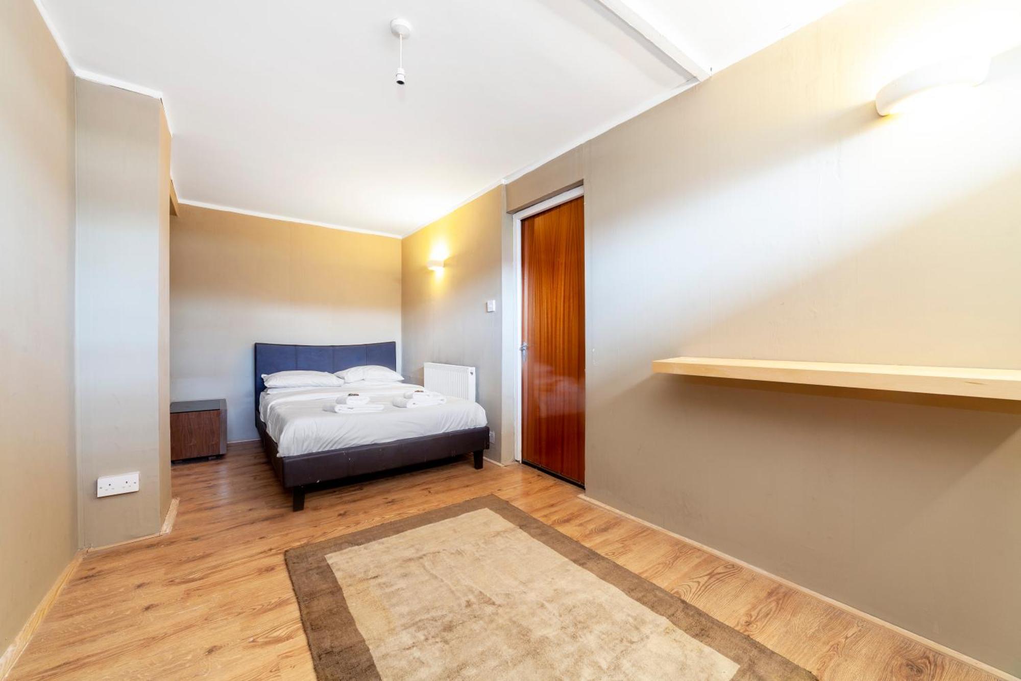 Centrally Located 5br Flat Wparking, Maida Vale Londra